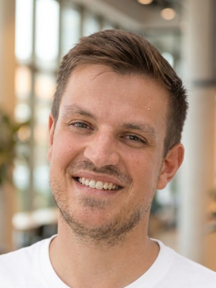 הילל אקנין — מייסד שותף